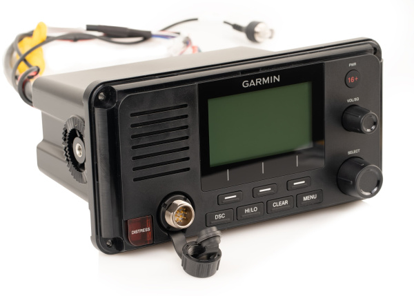 GARMIN VHF Radio 215i / with AIS Receiver 010-02098-01 от прозводителя Garmin